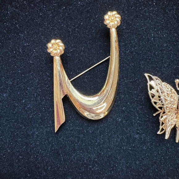 Monet Brooch Lot - Picture 5 of 7